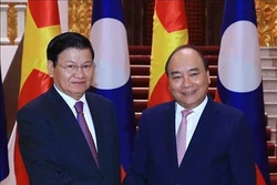 WEF ASEAN 2018: 政府总理阮春福会见老挝总理通伦·西苏里