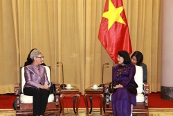 国家副主席邓氏玉盛会见澳大利亚维多利亚州州长琳达·德绍
