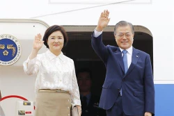 韩国总统文在寅启程出访东南亚三国 