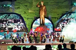 胡志明主席探望西北地区60周年纪念仪式在山罗省隆重举行