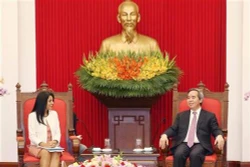 越共中央经济部部长阮文平会见国际货币基金组织代表团