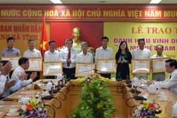 越南全国各地纷纷举行活动纪念越南伤残军人与烈士日72周年