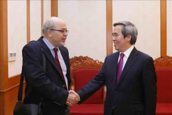 越共中央经济部长阮文平会见国际货币基金组织代表团