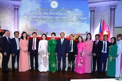 阮春福总理：旅捷越南人社群是团结互助与情系家乡的好榜样