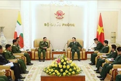 缅甸国防军总司令敏昂莱对越南进行正式访问
