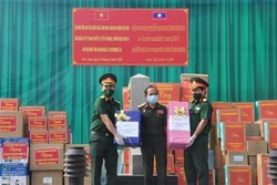 越南向老挝各地援助防疫物资