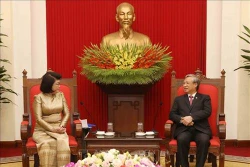 越共中央书记处常务书记陈国旺会见柬埔寨国会第二副主席宫桑达里
