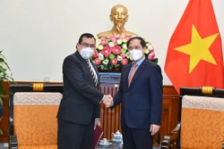 越南外长裴青山会见巴拿马驻越大使