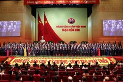 越南共产党第十三届中央委员会亮相 中央委员会以高度一致选举阮富仲同志为越共中央总书记