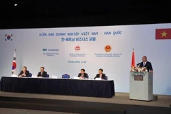 越南政府总理阮春福出席越南-韩国商务论坛