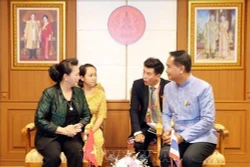 越南国会主席阮氏金银访问泰国乌隆府