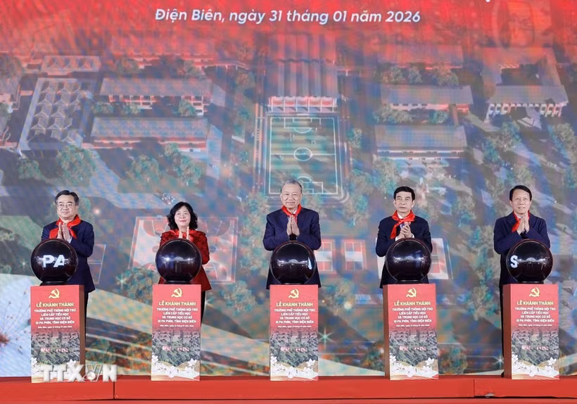 1月31日，越共中央总书记苏林出席奠边省十八坪（Si Pa Phìn）乡十八坪九年一贯制寄宿学校落成典礼。这是党和国家在全国248个陆地边境乡建设248所十八坪九年一贯制寄宿学校项目中的最早建成的学校。图自越通社