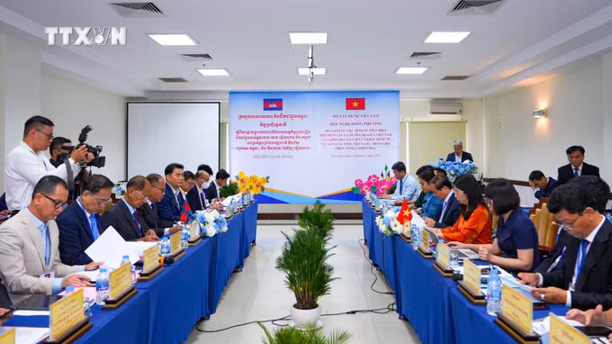 vna-potal-viet-nam-campuchia-thong-nhat-trien-khai-van-tai-lien-van-quoc-te-qua-cap-cua-khau-tan-nam-meun-chey-8887049.jpg