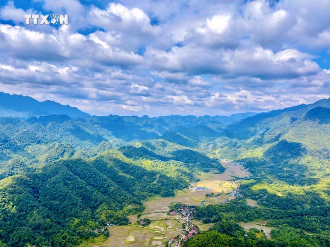 vna_potal-giu-hon-tho-cam-giua-dai-ngan-pu-luong-8464865-2.jpg