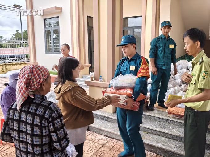 vna-potal-chien-dich-180-ngay-dem-mang-niem-vui-y-te-den-dong-bao-thieu-so-vung-bien-8868328.jpg