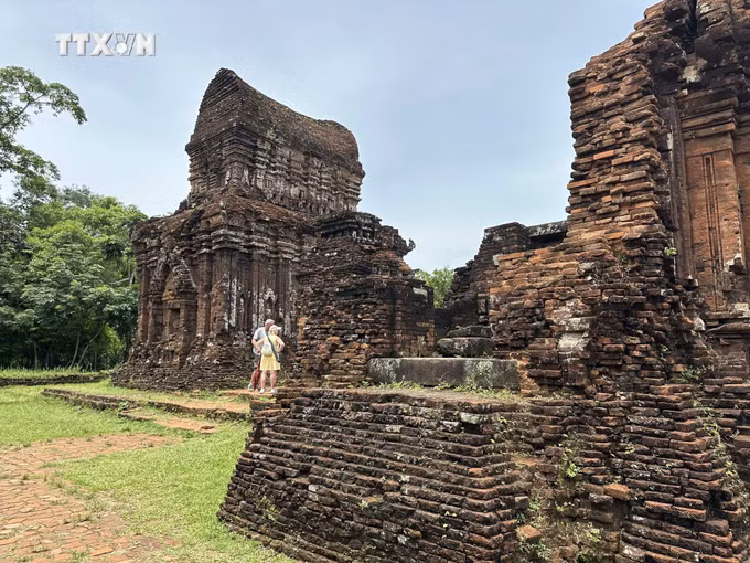 vna-potal-cac-di-san-van-hoa-mien-trung-hap-dan-du-khach-8276127.jpg