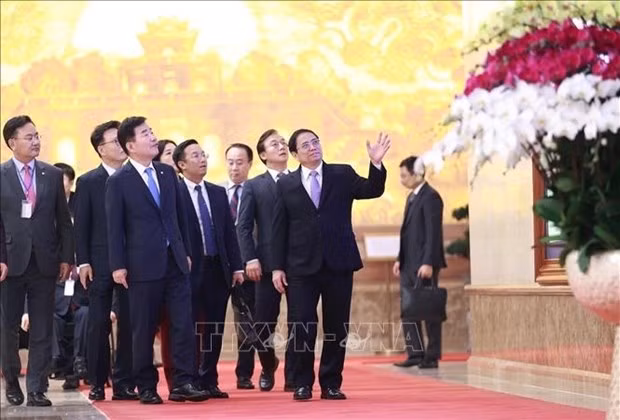 越南政府总理范明政会见韩国国会议长金振杓