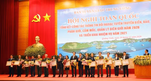 进一步加强对外通讯宣传报道工作 满足新形势的要求