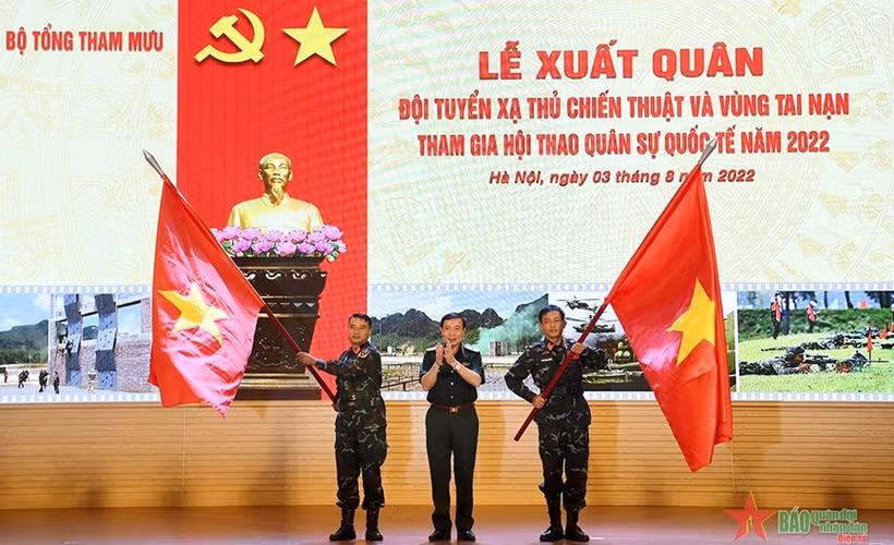 参加2022年国际军事比赛的“战术射手”队和“事故区”队正式出征