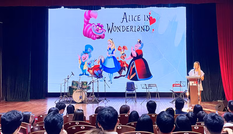 面向年轻人的现代音乐剧《爱丽丝梦游仙境》
