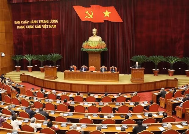 越共中央政治局会见前党和国家领导人