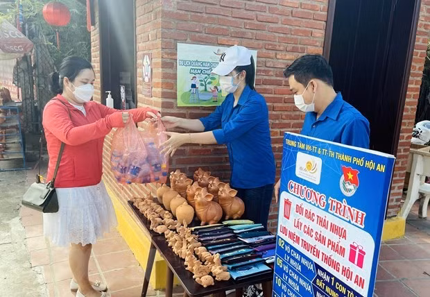 广南省回收垃圾计划：塑料垃圾换纪念品