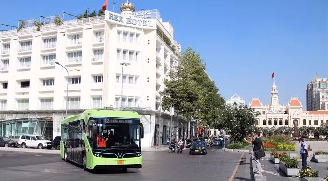 胡志明市首条纯电动公交线路将于3 月9 日开始运营