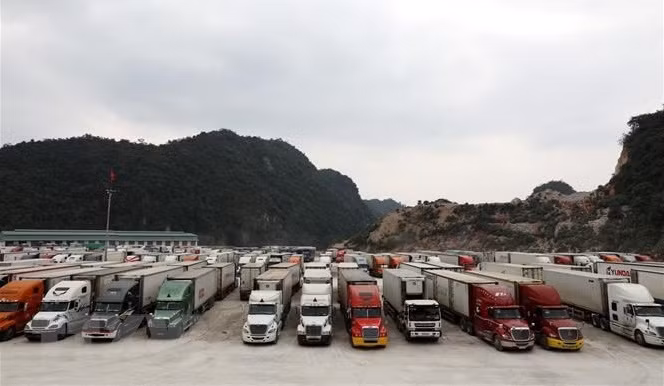 努力化解越中边境地区口岸货物拥堵问题