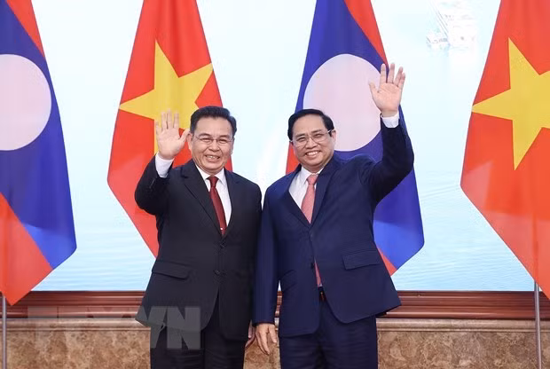 越南政府总理范明政会见老挝国会主席赛宋蓬·丰威汉
