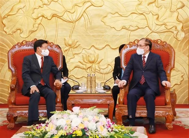 老挝人民革命党总书记、国家主席通伦会见前越共中央总书记农德孟和前国家主席陈德良