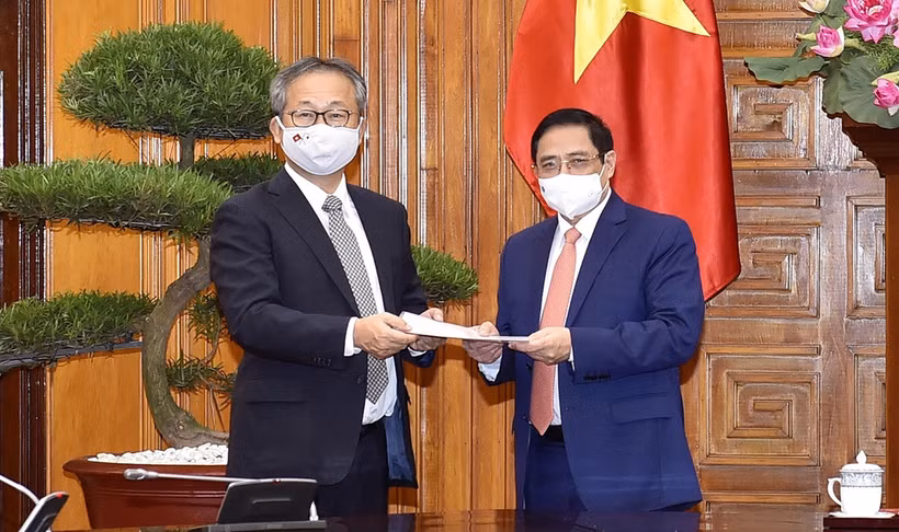 越南政府总理范明政会见日本驻越南大使山田贵雄