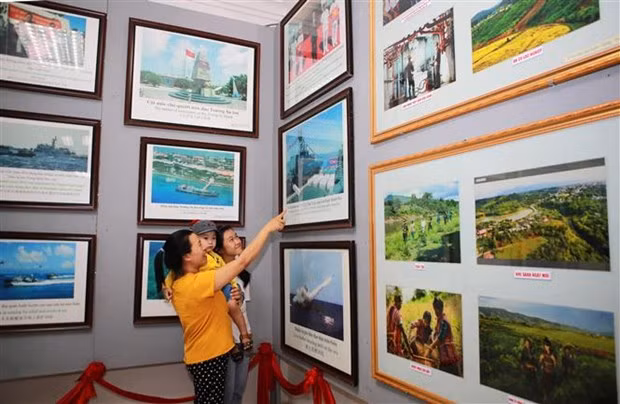 广治省举行“黄沙、长沙归属越南—历史证据和法律依据”流动展览