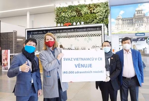 进一步增进越南与捷克友好情谊