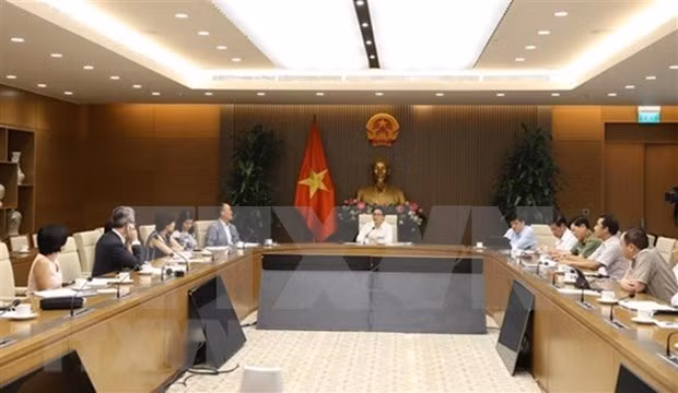 国际专家：各国在决定重新开放边界和重启部分国际航班之前必须慎重考虑