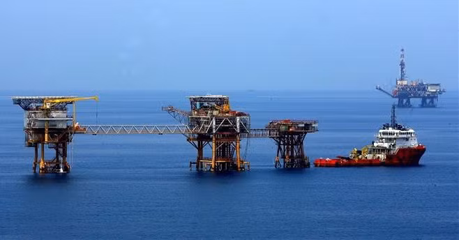 俄驻越大使撰文纪念Vietsovpetro联营体成立40周年和开采工业燃气35周年