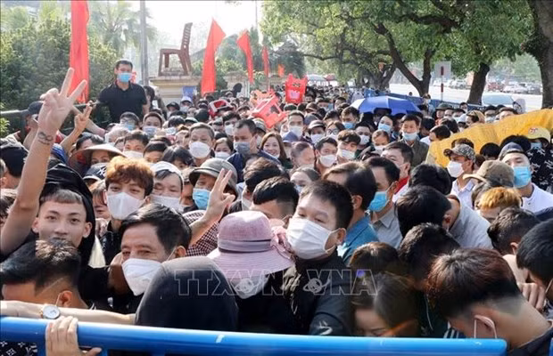 第31届东运会：数千人熬夜排队抢购越南U23男足和印尼U23男足比赛门票