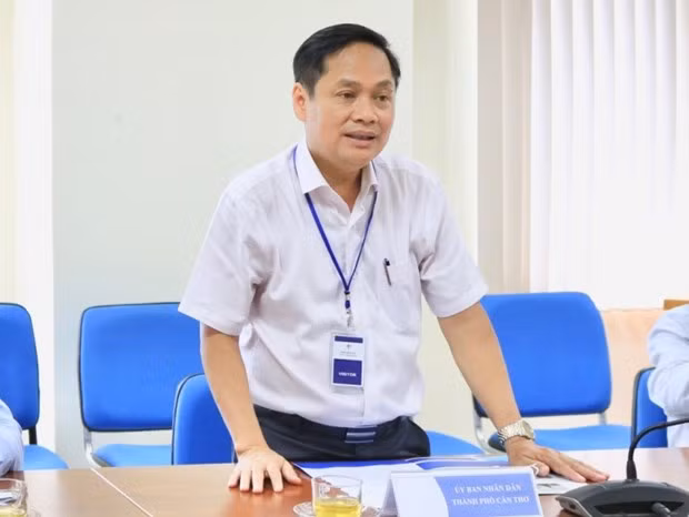 芹苴市人民委员会副主席和前副主席被纪律处分