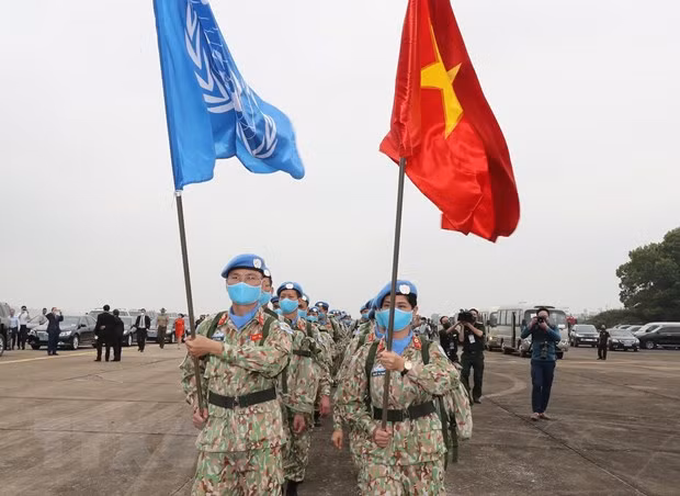 越南一号工兵队在阿卜耶伊开展实地侦察任务