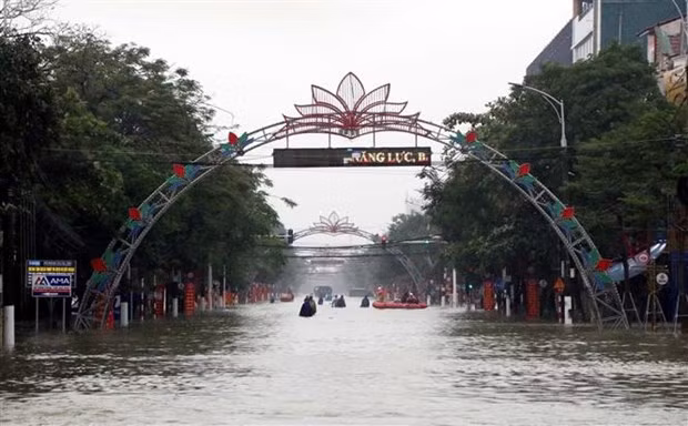 从清化到广南各省市主动应对暴雨和热带低气压