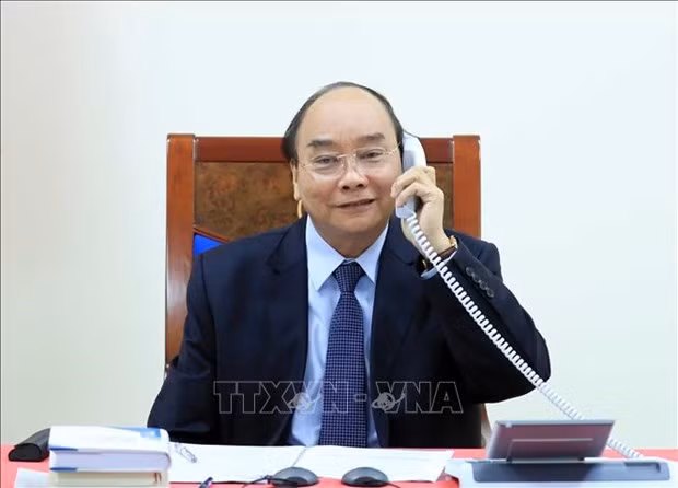 越南政府总理阮春福与菲律宾总统杜特尔特通电话