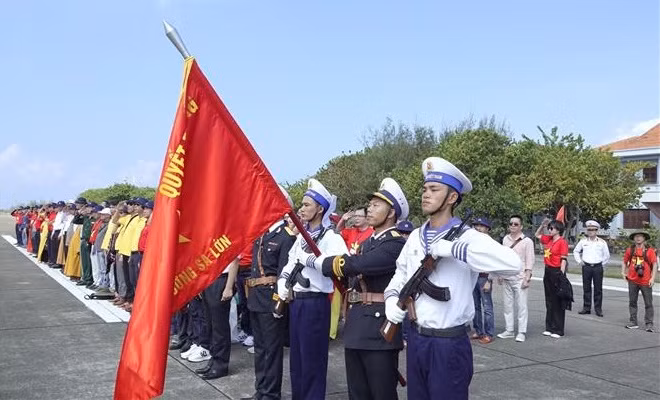 2023年越南侨团探访长沙岛县军民和海上高脚屋DK1之旅圆满结束