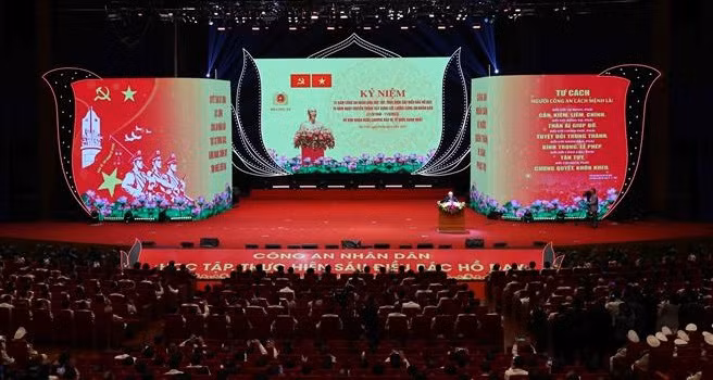 阮富仲总书记出席人民公安学习和践行胡伯伯六条教导75周年纪念仪式