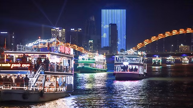 岘港市重启韩江夜游活动