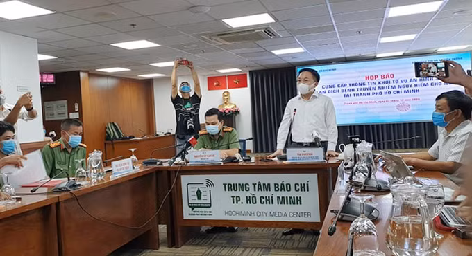 新冠肺炎疫情：一名空中乘务员违反传染病防治规定遭起诉 ảnh 1