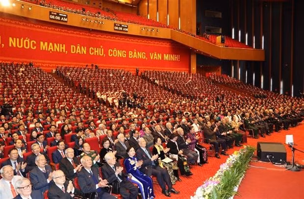 越共十三大第三天议程：与会代表就大会的各项文件进行讨论 ảnh 1