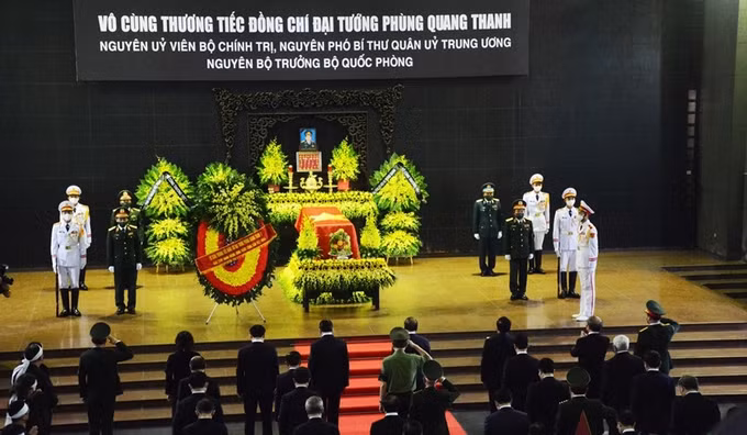 原国防部长冯光青大将遗体告别仪式在河内举行 ảnh 1