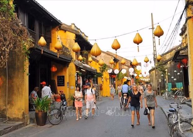 越南报告：越南旅游业有望实现疫情前增速 ảnh 2
