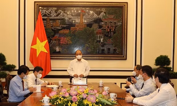 越南国家主席阮春福：共产主义杂志必须担任政治理论大旗的重要使命 ảnh 1