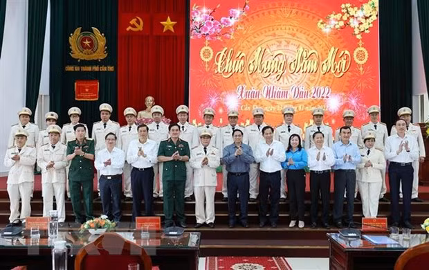 越南政府总理在芹苴市开展春节前走访慰问活动 ảnh 3