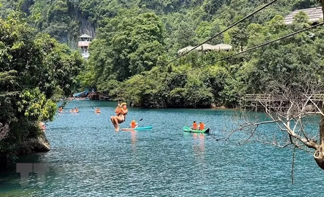 4.30和5.1假期越南各地旅游业获得大丰收 ảnh 2